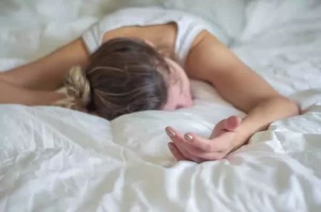 女性的3个时期 很轻易失眠 做到7点 还你好睡眠