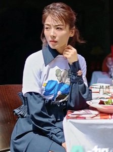 传说中的优衣库联名 明星穿出来普普通通 只有她上身效果最惊艳