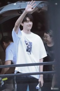林一现身录制《大本营》？场外粉丝应援堪称史上最强 网友：跪服