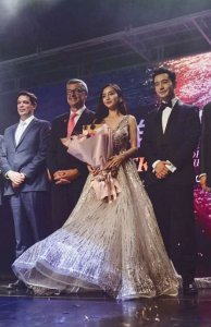 黄晓明baby时隔一年合体 全程零互动 女生心不在焉心情奇怪