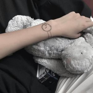 很火的句子：别和我谈恋爱 虚伪。有本领咱俩结婚