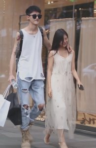 火了一种情侣穿搭：叫我穿成仙女 你却穿成渣男 没想到甜炸