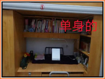 同样是书桌 有男朋友的输给了单身的 网友：我就喜欢单着