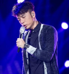 李克勤独宠美妻 拼命赚钱竟然被嘲比岳父还老 自己却毫不在意