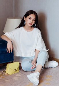 谁说女生就得穿裙子？试试白T恤＋晴天裤 更招男孩子喜欢