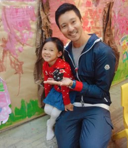 混血男神立威廉女儿长相引热议 看到孩子妈妈后 网友：基因强大