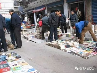 摆地摊月入过万 为什么还有许多年轻人愿意去做月薪3000的工作？