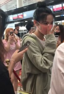 杨超越的腿有多细？生图小丸子头超可爱 看清小腿肚子流泪了