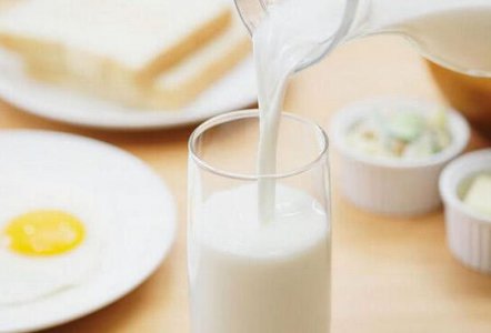 牛奶保质长 是防腐剂多？专家：不一定 注意3点 营养不流失