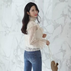 流绪微梦的牛仔裤 十分显腿长非常的百搭 穿出浅凝夏烟的美感