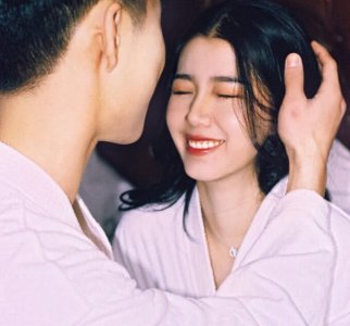 美少女来大姨妈 狂吃四种零食 不但美味还能减走大肚腩