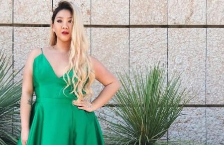 谢婷婷被赞好妈妈 适合做妈妈照顾女儿已经完全上手