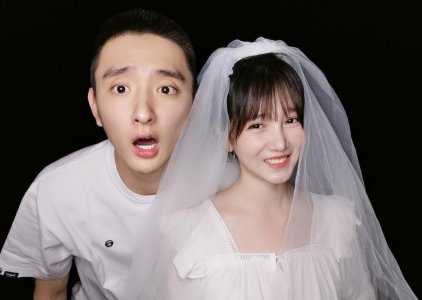于小彤陈小纭婚纱照 妈妈曾直言要35岁后才结婚