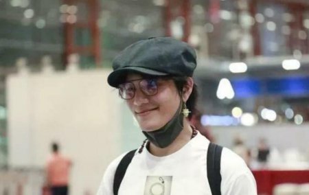 陈坤戴二次元耳坠 网友透露这款耳坠还来头不小