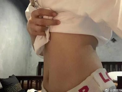 伊能静否认怀孕 晒出平坦肚子隐约看见马甲线