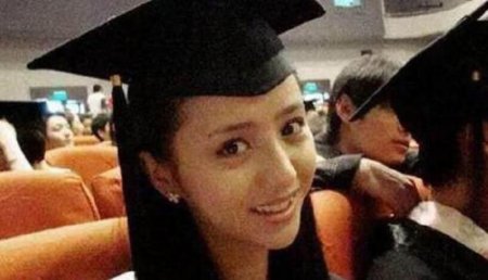 佟丽娅毕业照曝光 略显青涩五官十分精致迷人