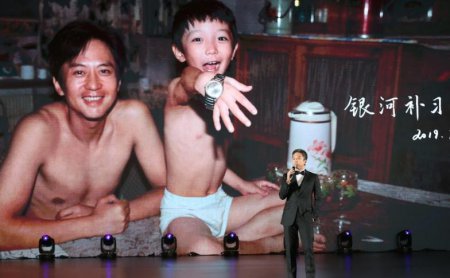 邓超调侃吴京鹿晗 妙趣横生的脱口秀打动众多网友