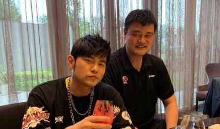 周杰伦姚明聚餐 两人面带微笑气氛融洽