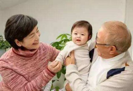 孩子超过这个年龄还继续让老人带 避讳比你想的要多 父母要当心