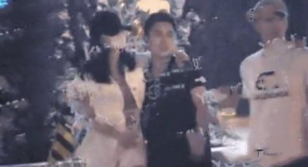 娄艺潇疑恋情曝光 两人醉酒后在酒店共度良宵