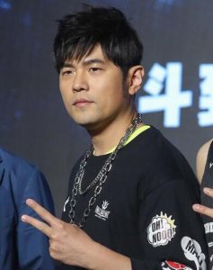 周杰伦年底出新专辑 承诺巡演前新专辑一定会出
