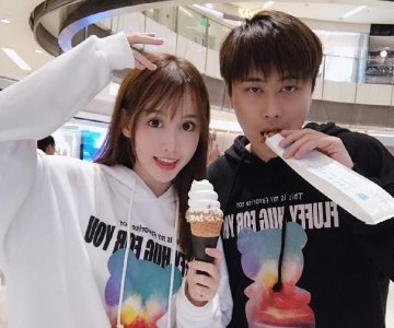 赵梦玥夹腿门是什么 赵梦玥和卢本伟分手了吗