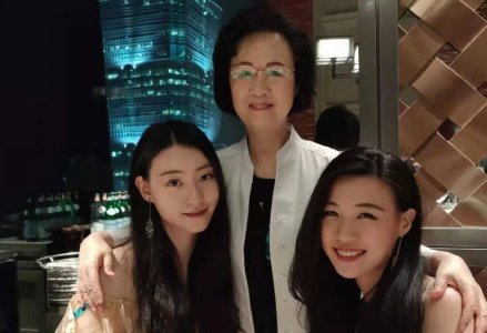 81岁琼瑶近照曝光 满脸笑容已走出丈夫去世的痛苦
