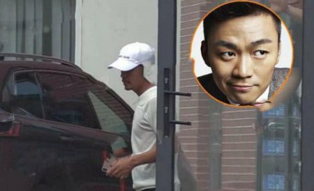 王宝强踢门发泄情绪 整个人精神憔悴真让人心疼