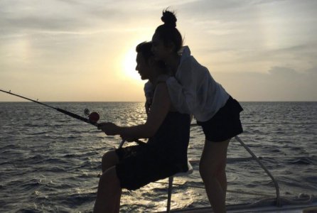 李荣浩求婚杨丞琳 女友手中的超大钻戒格外抢眼