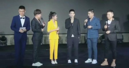 苏醒参加网红婚礼 霸气回怼网友这是我的工作