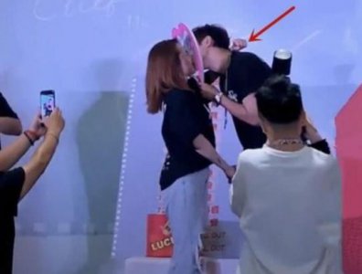罗志祥与粉丝亲吻 各种“福利”接踵而至却遭受质疑