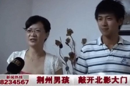 李现高考采访视频 19岁的他相貌青涩又不失帅气
