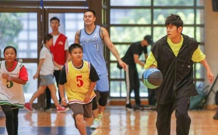 周杰伦自曝家庭地位低 孩子性格像当年小时候的自己