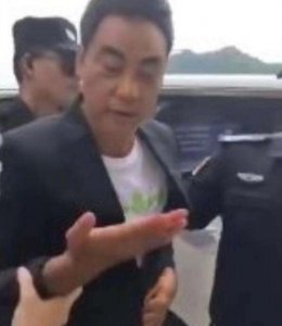 任达华出席活动被刺 歹徒共挥刀5次情绪激动