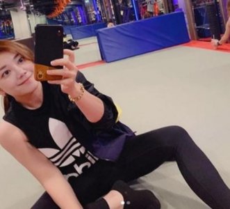 梁静茹练出结实腹肌 在忙碌中练出腹肌网友们直呼厉害