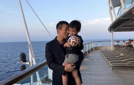 汪小菲晒儿子正面照 气质儒雅模样与爸爸十分相似