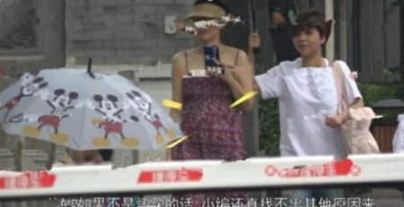 章子怡疑似怀二胎 身穿宽松裙子小腹依旧隆起明显
