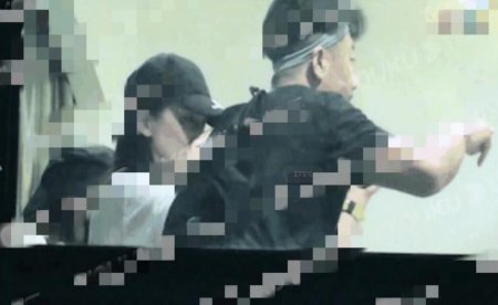 黄圣依疑被劝酒 面露难色婉拒白衣男热情劝酒