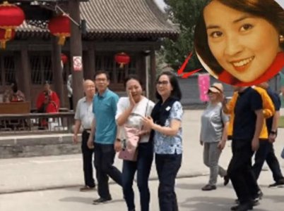 成龙妻子林凤娇现身 66岁的她气质依旧端庄优雅