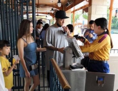 蒋劲夫女友正面照 女友是富二代长相甜美身材好