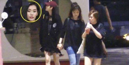 奚梦瑶怀孕实锤 身穿宽松外套肚子十分明显