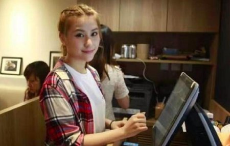 何超莲被质疑整容 霸气回应没有整容自己是混血儿