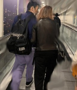 郑秀文原谅许志安 两人举止亲密似乎已经彻底和好