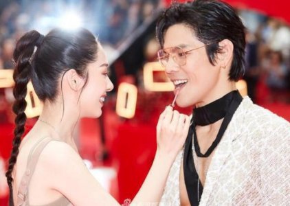 向佐郭碧婷互擦口红 甜蜜满分更是首次曝光婚期