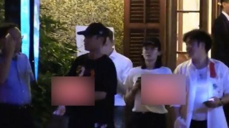 郑恺苗苗疑似同居 被爆一同前往公寓彻夜未出