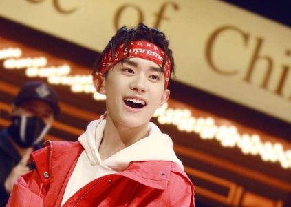 易烊千玺谈恋爱了吗 网曝易烊千玺与杨幂交往真的吗