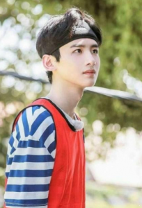 男生发带的戴法 跟明星学习男生发带戴法