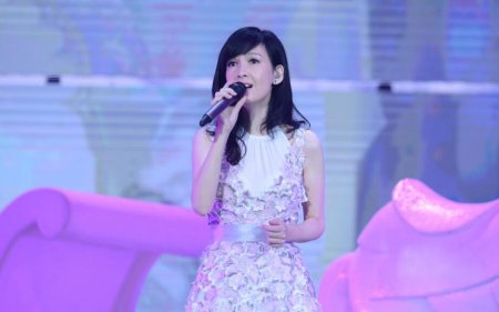 周慧敏演唱会遇地震 透露曾有过地震经验不是很害怕