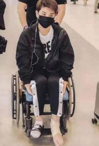 黄明昊为什么坐轮椅 黄明昊究竟发生了什么事情
