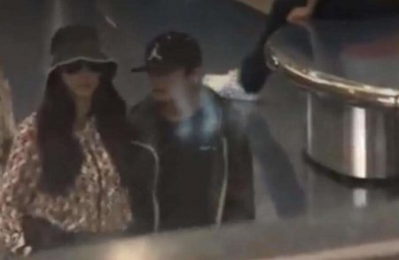 张柏芝带两儿子逛街 与儿子有说有笑互动超频繁